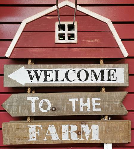 Doiron's Christmas Store -  Wooden ‘Welcome To The Farm’ Sign